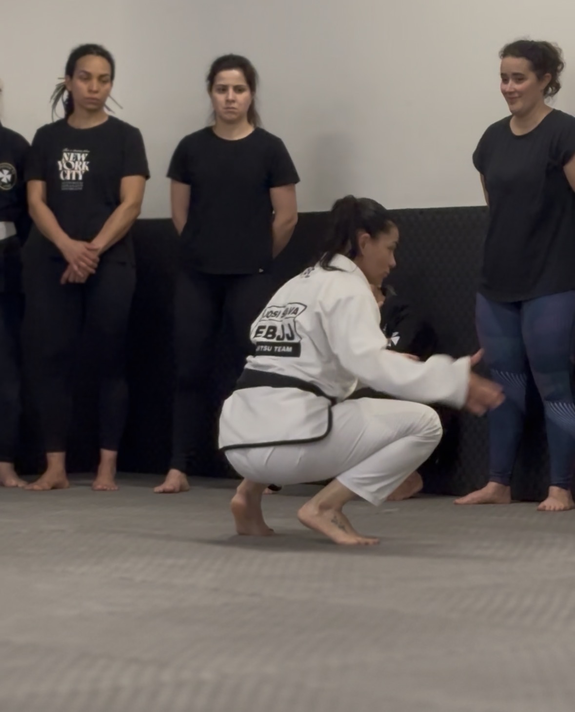 Demonstração técnica de Jiu-Jitsu na turma feminina EBJJ