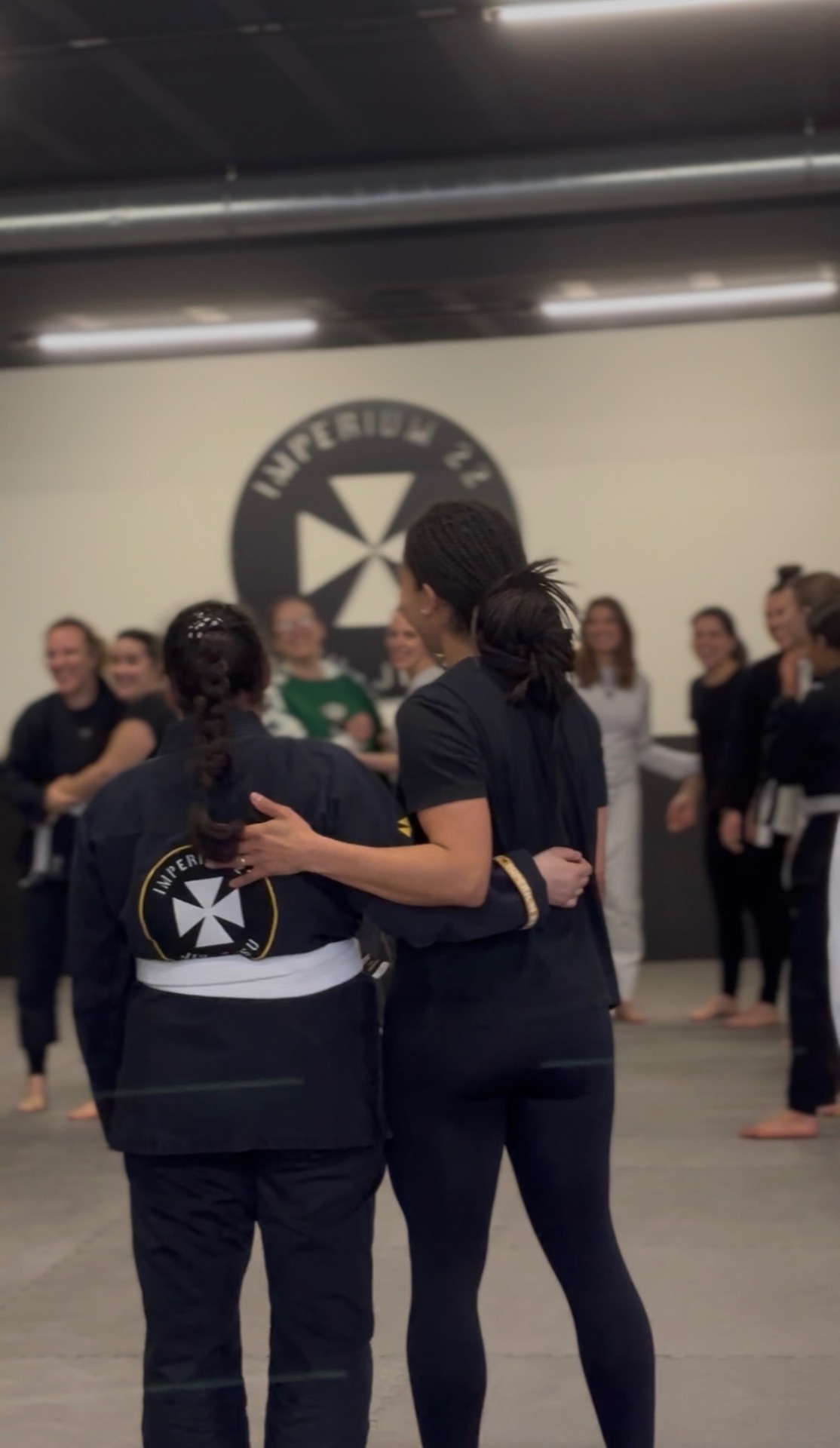 Comunidade feminina EBJJ Portugal — Josiane com aluna após treino