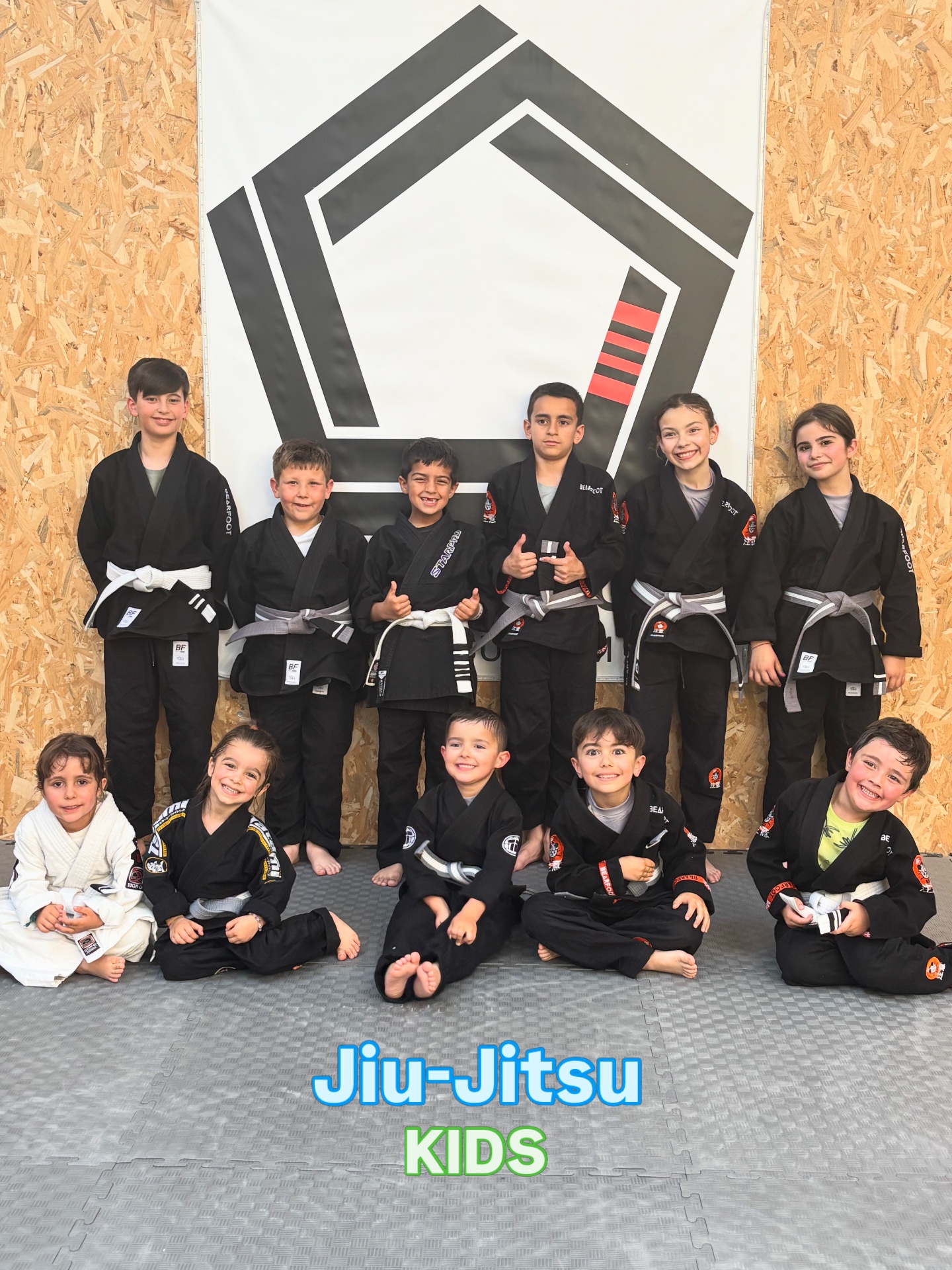 Crianças da EBJJ Portugal numa aula de Jiu-Jitsu